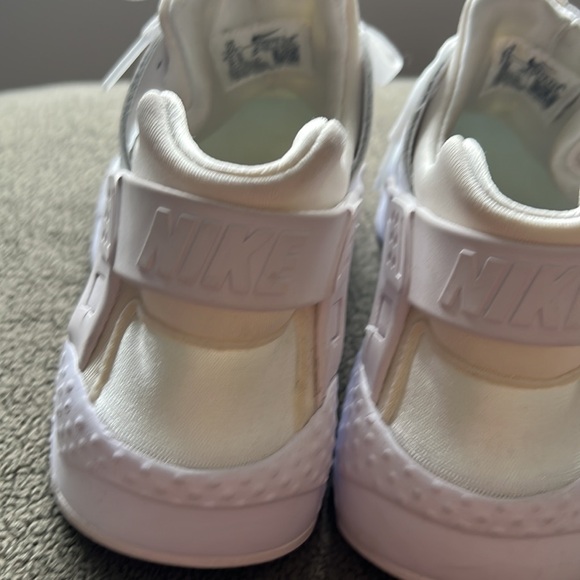Nike Huaraches size 7Y - Picture 3 of 7